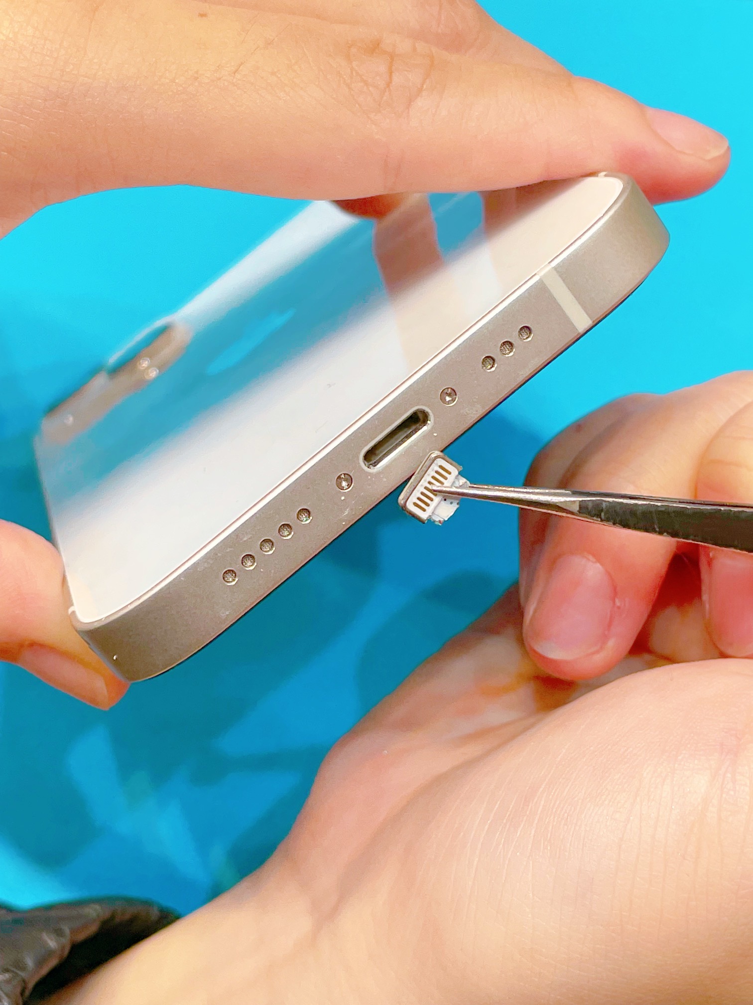 赤池店】iPhone13のLightningケーブルの先端の詰まり【刈谷市より