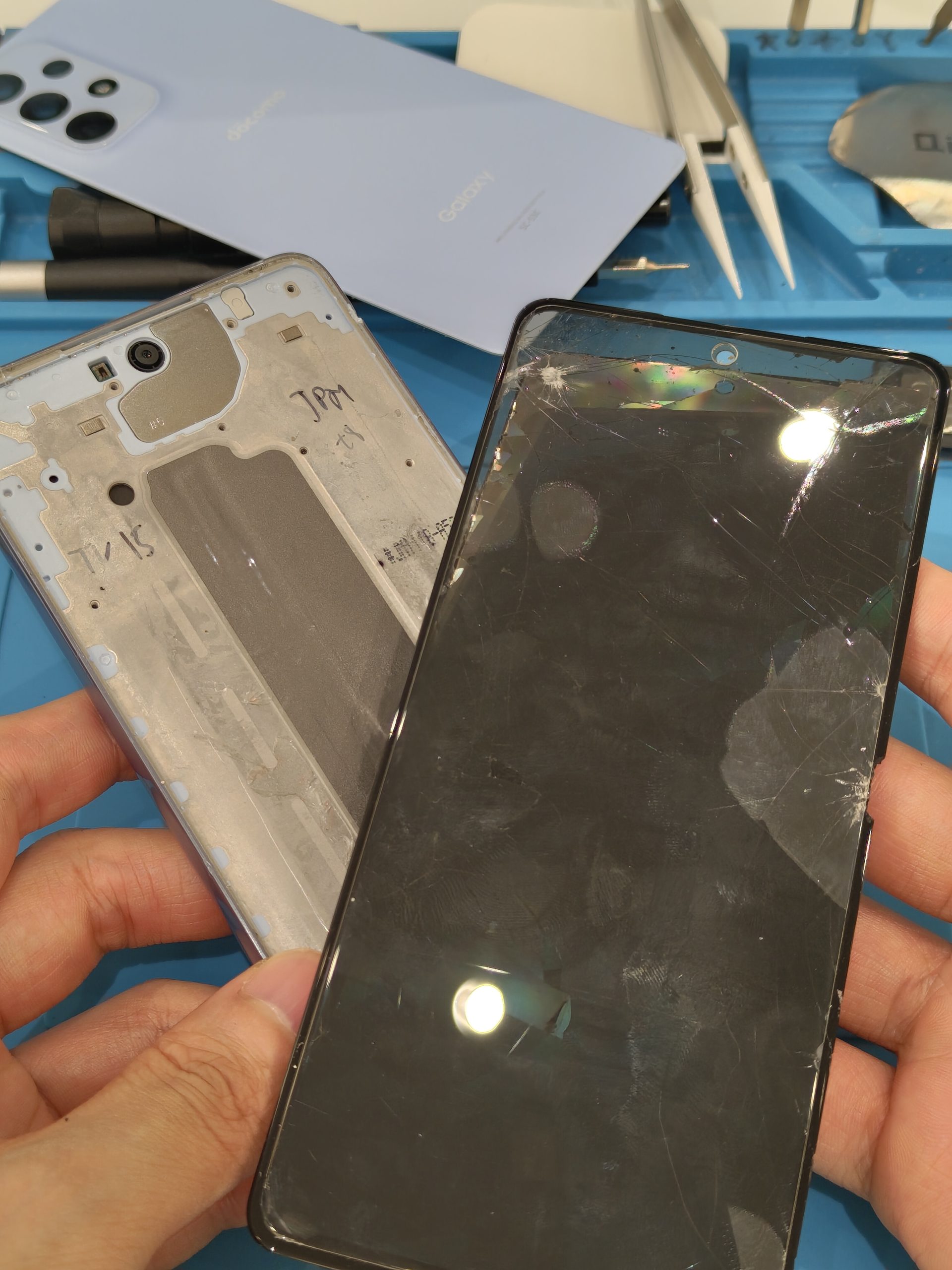 Samsung Galaxy A53 5G ブラック　画面割れあり Galaxy A53の画面交換を23980円で対応中！ガラス破損＋真っ暗で何も