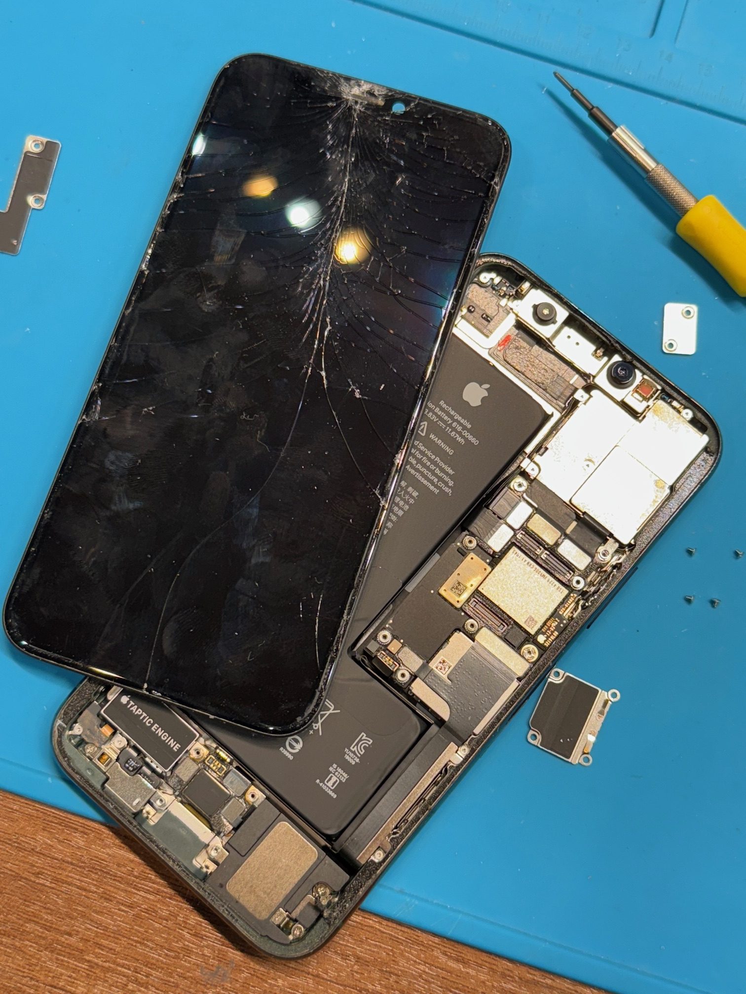 iPhone 12pro 256G本体 画面ひび割れ 安城市よりiPhone12の画面割れ修理でご来店いただきました