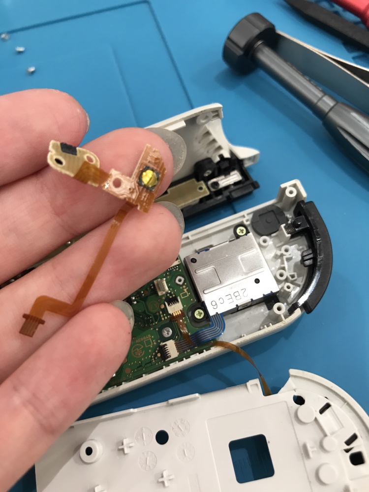 壊れたSwitchLight2台 スイッチライト ソフト読み込まない2つの分解修理方法 完全図解