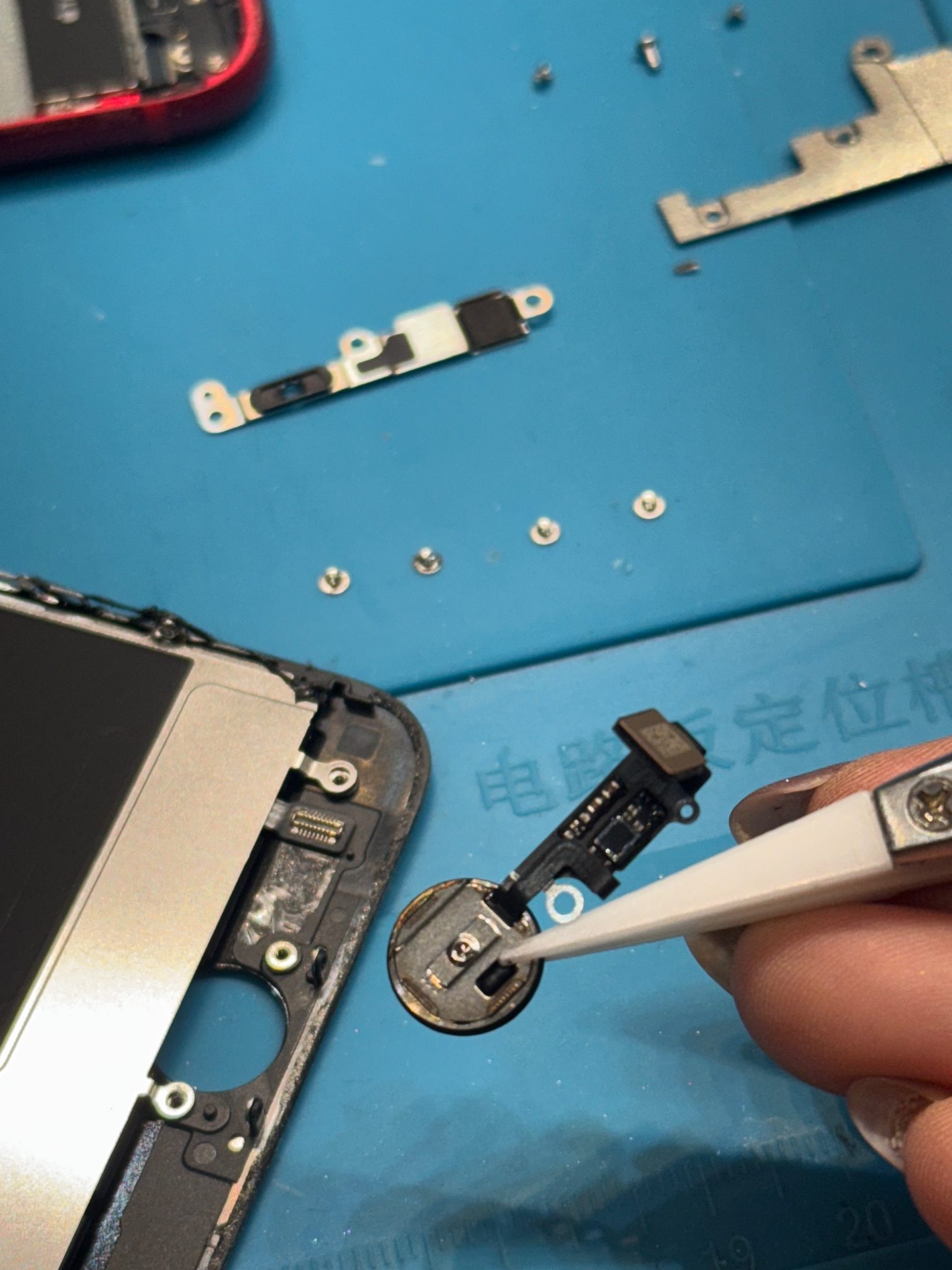 赤池店】iPhone SE (第2世代)のホームボタン修理【東郷町兵庫からご