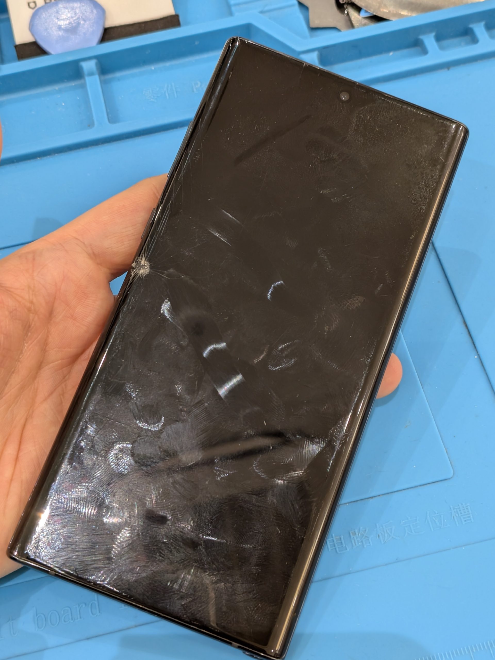 液晶割れ、動作問題無し】 GALAXY Note10+ 256GB 画面が割れてしまった